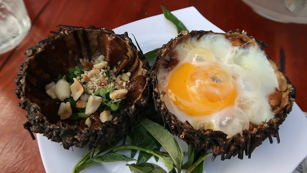 Nhà hàng hải sản ven biển